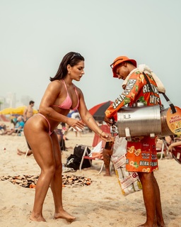Kéfera Buchmann feet photo thumbnail