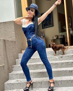 Maribel Guardia feet photo thumbnail