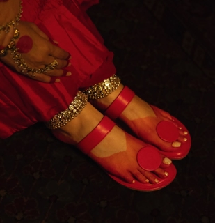Sonam Kapoor feet photo thumbnail