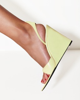 Bruna Marquezine feet photo thumbnail