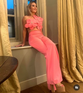 Ellie Goulding feet photo thumbnail