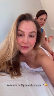 Carla Diaz feet photo thumbnail