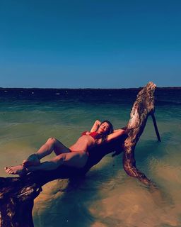 Grazi Massafera feet photo thumbnail