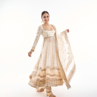 Kiara Advani feet photo thumbnail