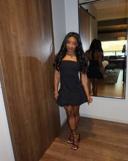 Simone Biles feet photo thumbnail