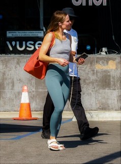Kristen Bell feet photo thumbnail