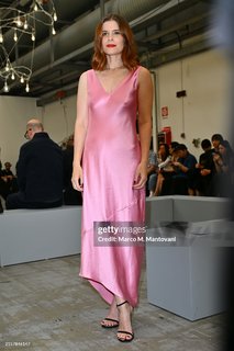 Kate Mara feet photo thumbnail