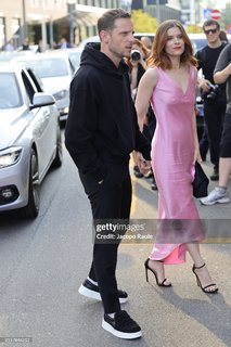 Kate Mara feet photo thumbnail
