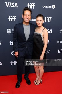 Kate Mara feet photo thumbnail