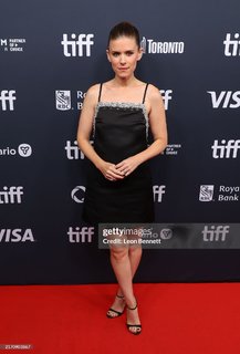 Kate Mara feet photo thumbnail