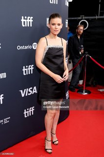 Kate Mara feet photo thumbnail