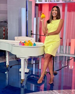 Caterina Balivo feet photo thumbnail