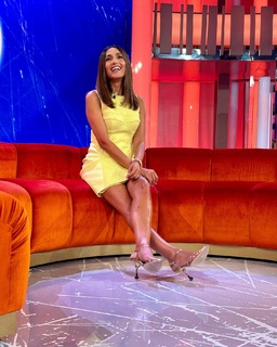 Caterina Balivo feet photo thumbnail