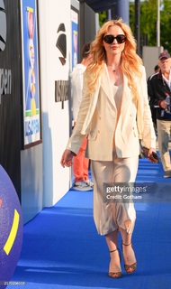 Kathryn Newton feet photo thumbnail