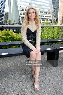Kathryn Newton feet photo thumbnail