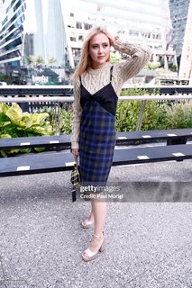 Kathryn Newton feet photo thumbnail