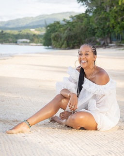Tia Mowry feet photo thumbnail