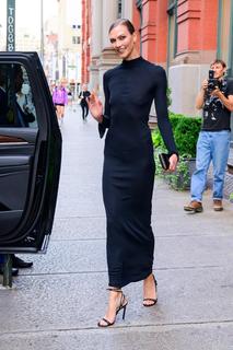 Karlie Kloss feet photo thumbnail