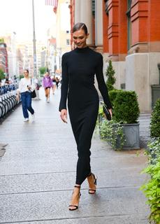Karlie Kloss feet photo thumbnail