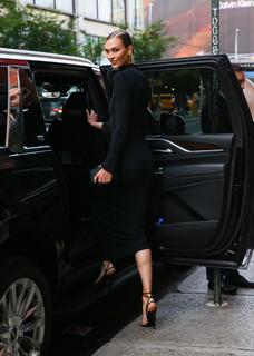 Karlie Kloss feet photo thumbnail
