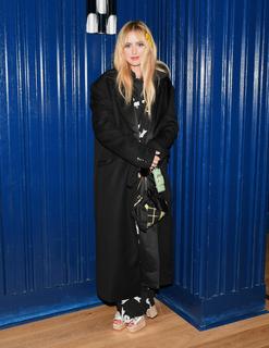 Kathryn Newton feet photo thumbnail