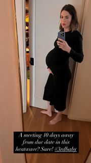 Mandy Moore feet photo thumbnail