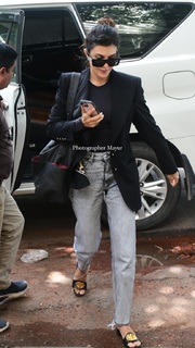 Jacqueline Fernandez feet photo thumbnail