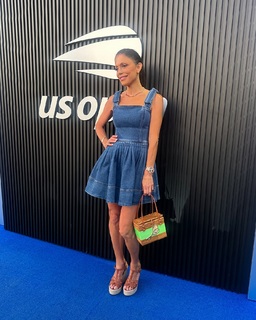 Bethenny Frankel feet photo thumbnail