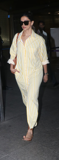 Deepika Padukone feet photo thumbnail