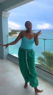 Tia Mowry feet photo thumbnail