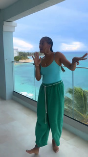 Tia Mowry feet photo thumbnail