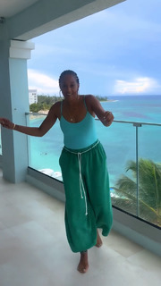 Tia Mowry feet photo thumbnail