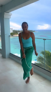 Tia Mowry feet photo thumbnail