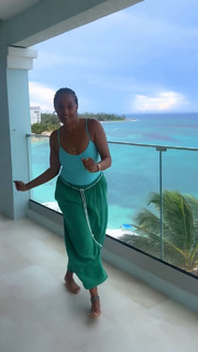 Tia Mowry feet photo thumbnail