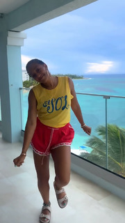 Tia Mowry feet photo thumbnail