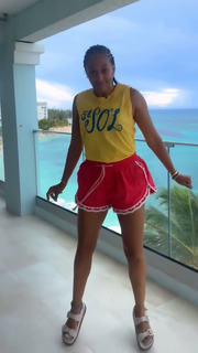 Tia Mowry feet photo thumbnail