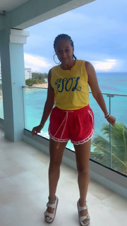 Tia Mowry feet photo thumbnail