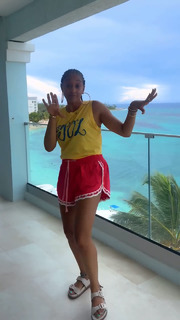 Tia Mowry feet photo thumbnail