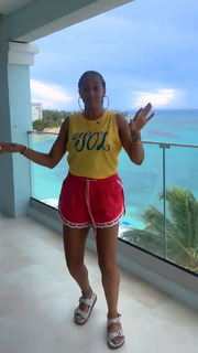 Tia Mowry feet photo thumbnail