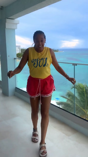 Tia Mowry feet photo thumbnail