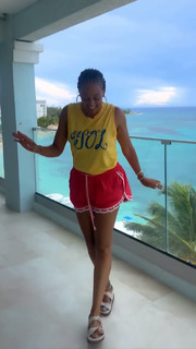 Tia Mowry feet photo thumbnail