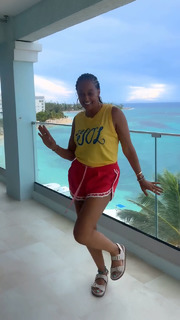 Tia Mowry feet photo thumbnail