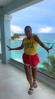 Tia Mowry feet photo thumbnail
