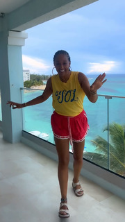 Tia Mowry feet photo thumbnail
