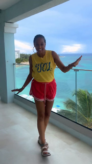 Tia Mowry feet photo thumbnail