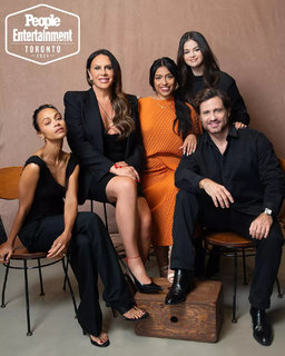Zoe Saldana feet photo thumbnail