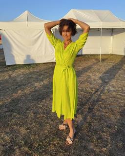Anna Popek feet photo thumbnail