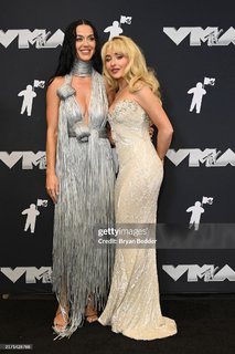 Katy Perry feet photo thumbnail