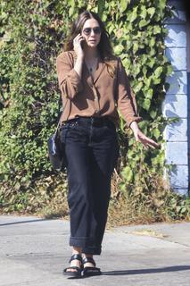 Elizabeth Olsen feet photo thumbnail