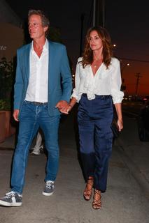 Cindy Crawford feet photo thumbnail